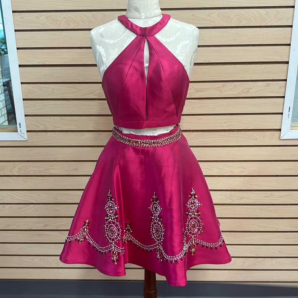 RACHEL ALLAN, SIZE 4 SHORT FUCHSIA DRESS